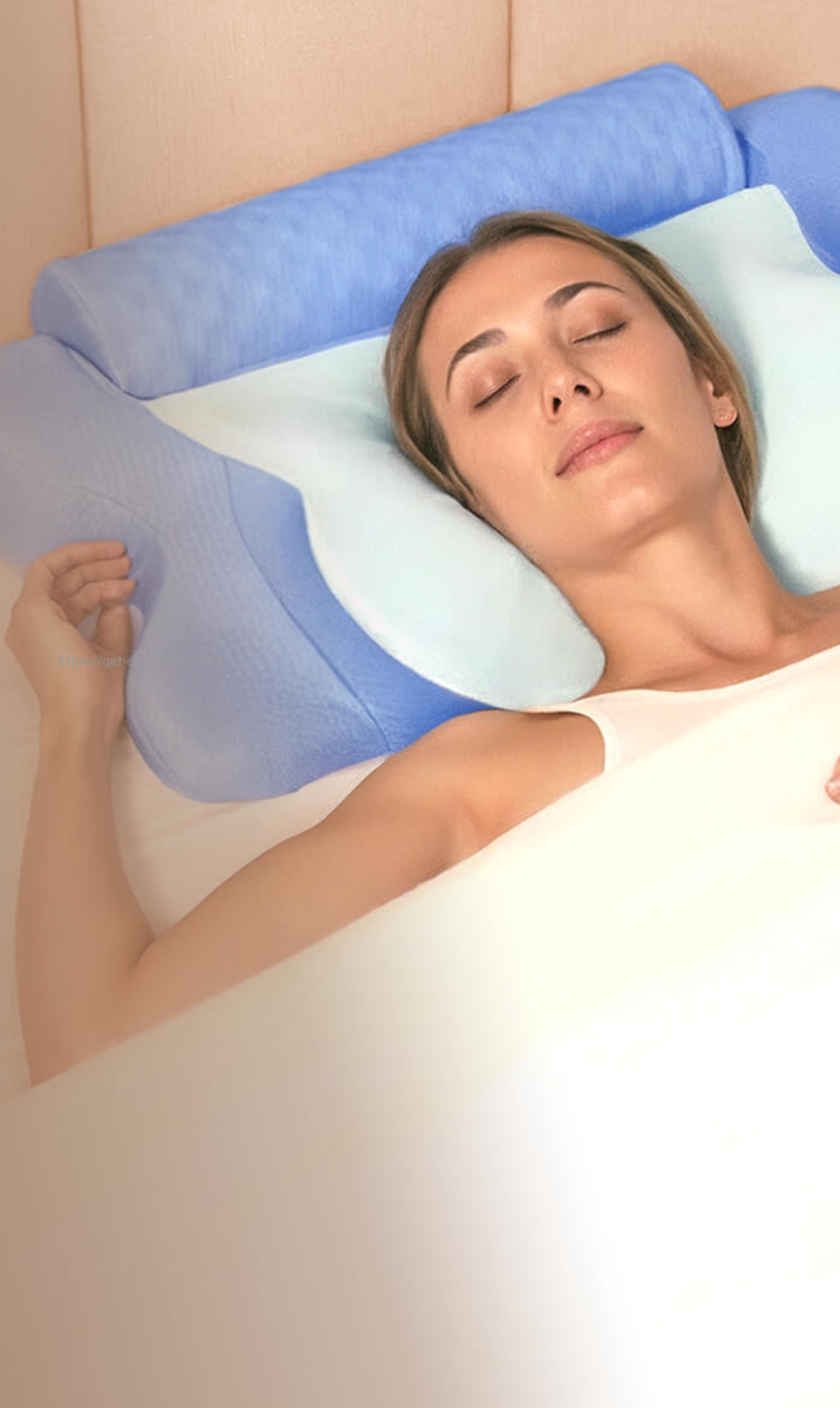 customer using Melara Pro ergonomic pillow